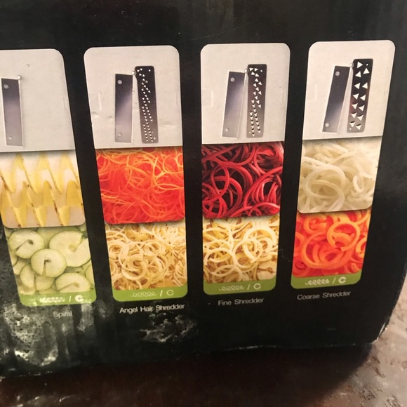 Brand new in box 4 blade Spiralizer - Picture 2 of 3